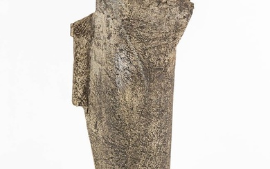 Pia MANU (XX) 'Sculpture'. (L:14 x W:28 x H:56 cm)