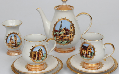 Porcelain coffee service for 2 persons Porcelain, painting, gilding. Height of the coffee pot: 17.5 cm; vase height: 10 cm, cup height: 8.5 cm; saucer diameter: 12 cm, plate diameter: 14 cm