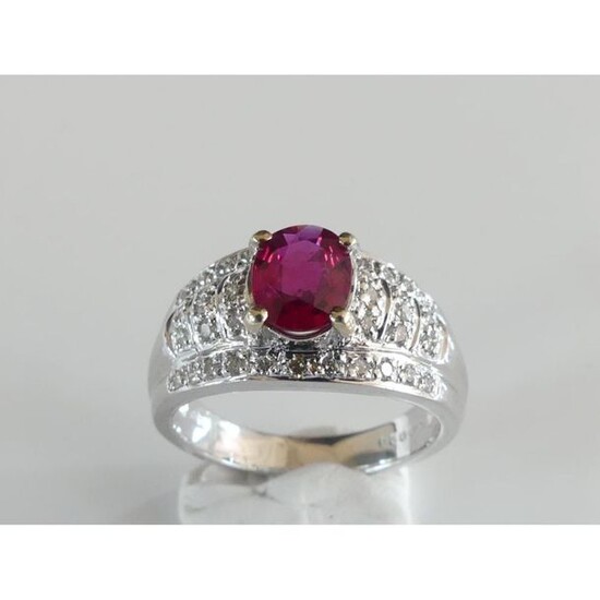RING in 750°/°° white gold decorated with an oval ruby...
