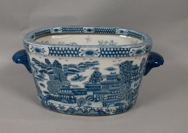 Republic Era Chinese Porcelain Vessel