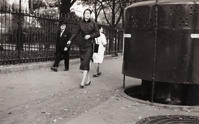 Ruth Orkin (1921-1985) Jinx Walking, Paris, 1952