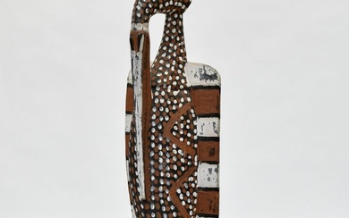 SENOUFO, Côte d'Ivoire. Importante sculpture en bois dur et pigments naturels polychromes, représentant un oiseau...