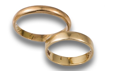 SET OF TWO YELLOW GOLD WEDDING RINGS