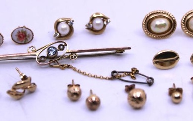 Selection of 9ct Gold and Unmarked Yellow Metal Jewellery. To...