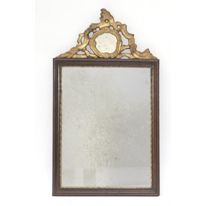 Specchio con profili e cimasa in legno intagliato e dorato,secolo XVIII (h cm 58) (difetti e restauri)