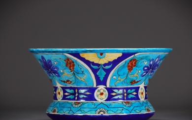 Théodor DECK (1823-1891) Coupe en céramique polychrome à décor à décor Iznik, signée sous la...