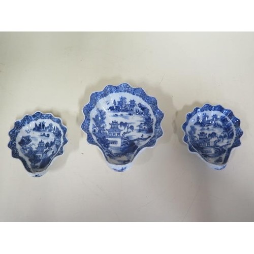 Three 18th century Chinese porcelain blue and white oyster s...