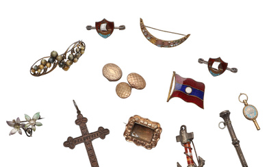 VARIOUS ITEMS OF JEWELLERY.