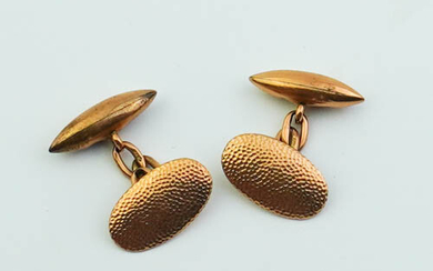 VINTAGE ENGLISH 9KT YELLOW GOLD HAND HAMMERED OVAL TOGGLE STYLE...
