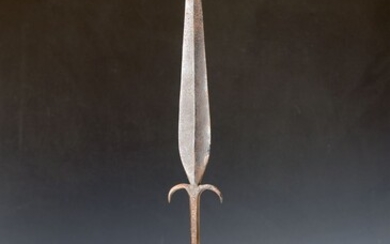 spear, respectively symbol of honor the Ashanti, around...