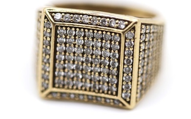 10K Yellow Gold Men's Ring. 144 round diamonds on both sides and 81 round diamonds in the center.