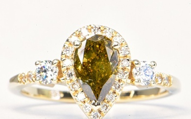 1.38 ct Natural Fancy Deep Yellowish Green VS2 - 14 kt. Yellow gold - Ring - 1.02 ct Diamond - Diamonds, No Reserve Price