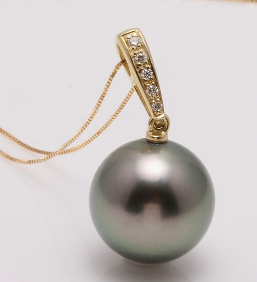 14 kt. Yellow Gold - 12x13mm Round Tahitian Pearl - Necklace with pendant - 0.04 ct