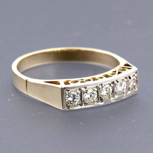 14 kt bicolour gold ring set with 5 brilliant cut diamonds of approx. 0.40 ct in total - ring size 18.5 (58)