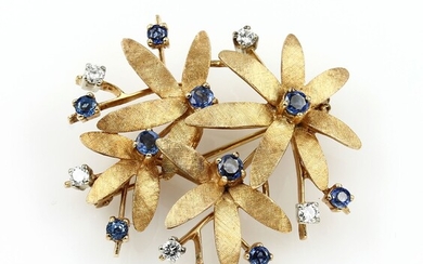 14 kt gold blossombrooch with brilliants and...