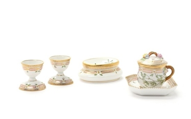 “Flora Danica” porcelain custard cup and saucer, salt cellar and two egg cups. 3530, 3557 og 3514. Royal Copenhagen. (4)