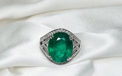 17.85ct Emerald with 1.07ct Diamonds - 18 kt. White gold - Ring Emerald - IGI Certified