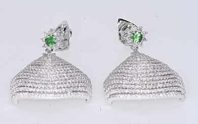 18 kt. White gold - Earrings Emerald - 4.55 Ct Diamonds