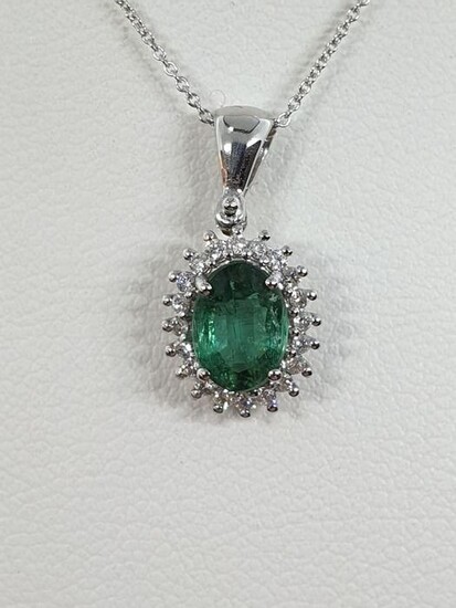 18 kt. White gold - Necklace with pendant - 0.92 ct Emerald - Diamonds