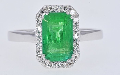 18 kt. White gold - Ring - 2.70 ct Emerald - Diamonds