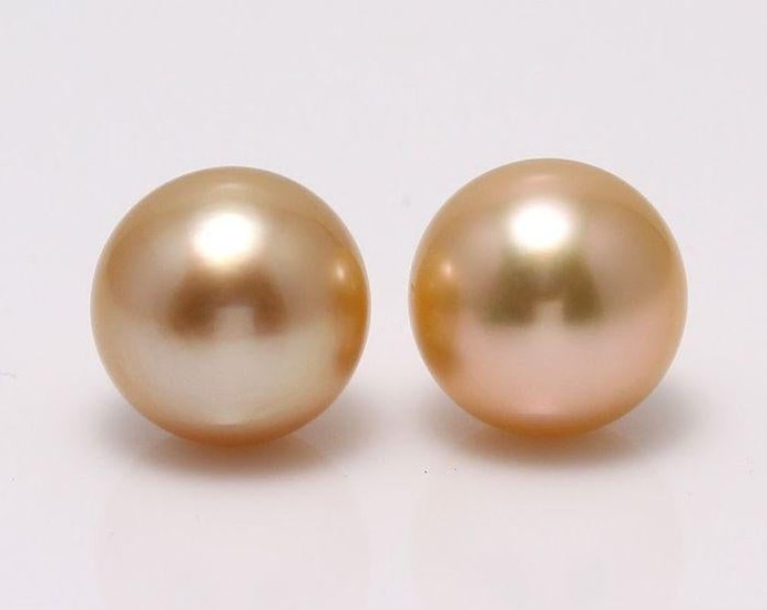 18 kt. Yellow Gold- 9x10mm Golden South Sea Pearls