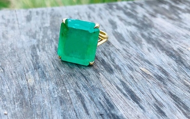 18 kt. Yellow gold - Ring - 31.15 ct Emerald - Diamonds