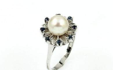 18 kt gold ring with cultured pearl and sapphires