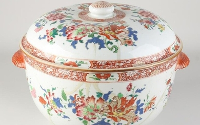 18th century Chinese lidded tureen Ã˜ 26 cm.