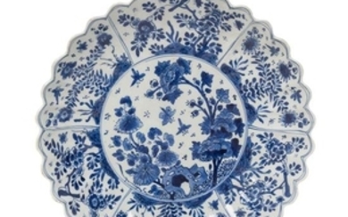 A Chinese Export Blue and White Porcelain Chrysanthemum-Form Dish