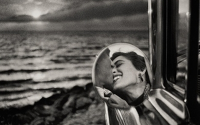 ELLIOTT ERWITT | 'CALIFORNIA KISS', SANTA MONICA, 1955