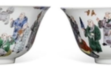 A PAIR OF FAMILLE VERTE ‘ EIGHTEEN LUOHAN’ BOWLS, LATE QING-REPUBLIC PERIOD