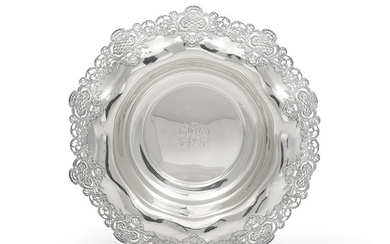 An impressive American sterling silver centerpiece bowl