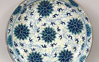 A 19TH CENTURY CHINESE FAMILLE ROSE PORCELAIN PLATE