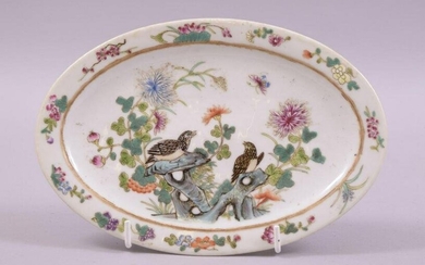 A CHINESE FAMILLE VERTE OVAL SHAPED PORCELAIN DISH