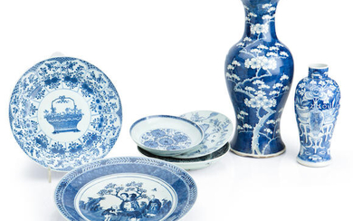 A COLLECTION OF BLUE AND WHITE PORCELAIN