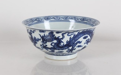 A Chinese Blue and White Dragon-decorating Porcelain Fortune Bowl