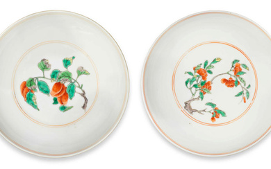 A FINE PAIR OF FAMILLE VERTE SAUCER-DISHES Chenghua six-character marks,...