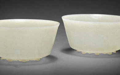 A FINE PAIR OF MUGHAL PALE GREEN JADE BOWLS
