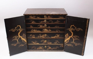 A GOOD JAPANESE MEIJI PERIOD LACQUER TABLE / COLLECTORS