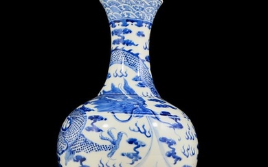 A Gorgeous Blue And White 'Dragon& Auspicious Cloud' Vase
