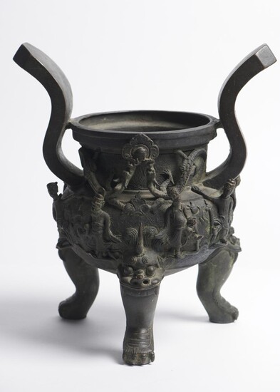 A LARGE CHINESE BRONZE CENSER QING DYNASTY (1644-1912) OR EARLIER