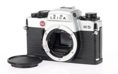 A Leica R5 35mm SLR Camera