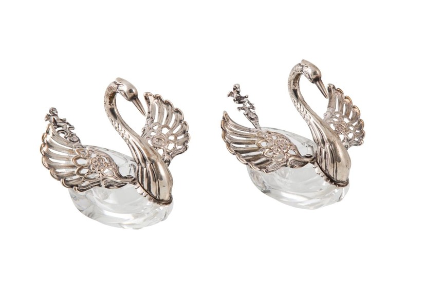 A PAIR OF 20TH CENTURY CONTINENTAL SILVER CONDIMENTS, modell...