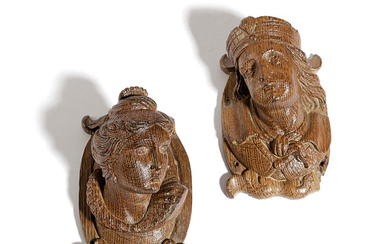 A PAIR OF CONTINENTAL OAK ARCHITECTURAL FRAGMENT BUSTS