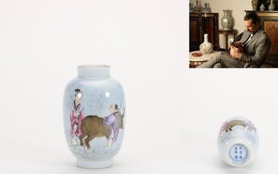 A Qing Dynasty Yongzheng-period famille-rose poetic figures small jar