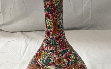 A circa 1900 Chinese porcelain Qing Dynasty bottle vase...