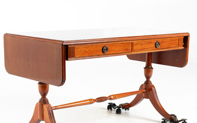 A coffee table with flaps, mahogany, English style, second half of the 20th century.