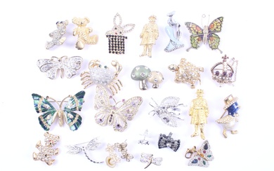 A collection of miscellaneous costume jewellery brooches and jewellery.