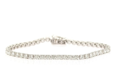 A diamond bracelet set with numerous brilliant-cut diamonds, totalling app. 6.48 ct., mounted in 18k rhodium plated gold. E-F/VVS. L. 18 cm.