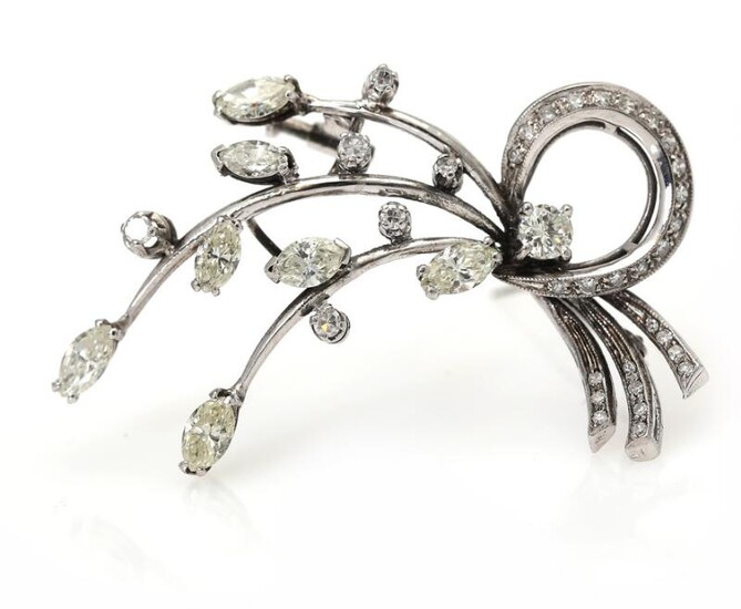 A diamond brooch set with numerous baguette and sinle-cut diamonds weighing a total of app. 1.50 ct., mounted in 18k white gold. L. app. 5 cm. – Bruun Rasmussen Auctioneers of Fine Art